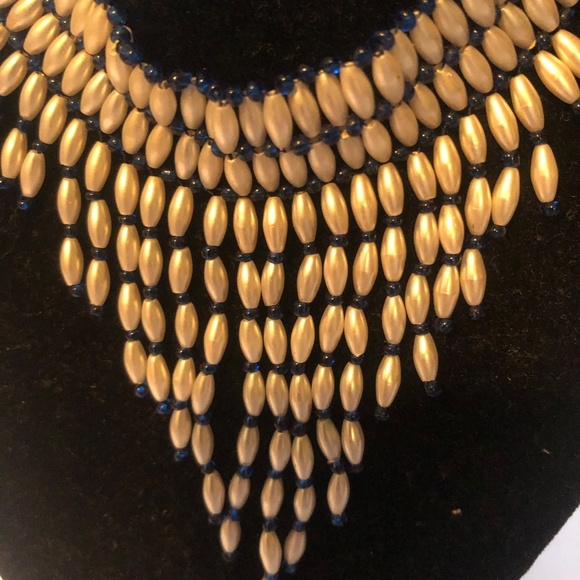Vintage blue seed bead choker necklace. Beaded blue and white choker- like new - Picture 5 of 7